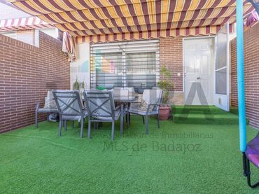 Reihenhaus mit Garten zum Verkauf in Calle LAGARES LOS
