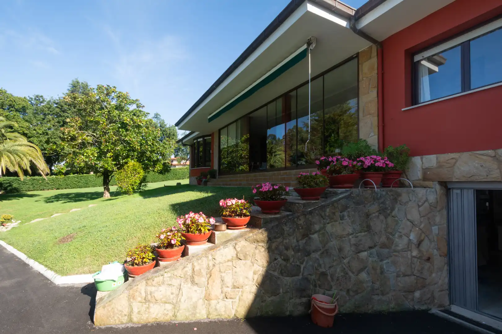Vista exterior de Casa o chalet en venta en Somió - Cabueñes