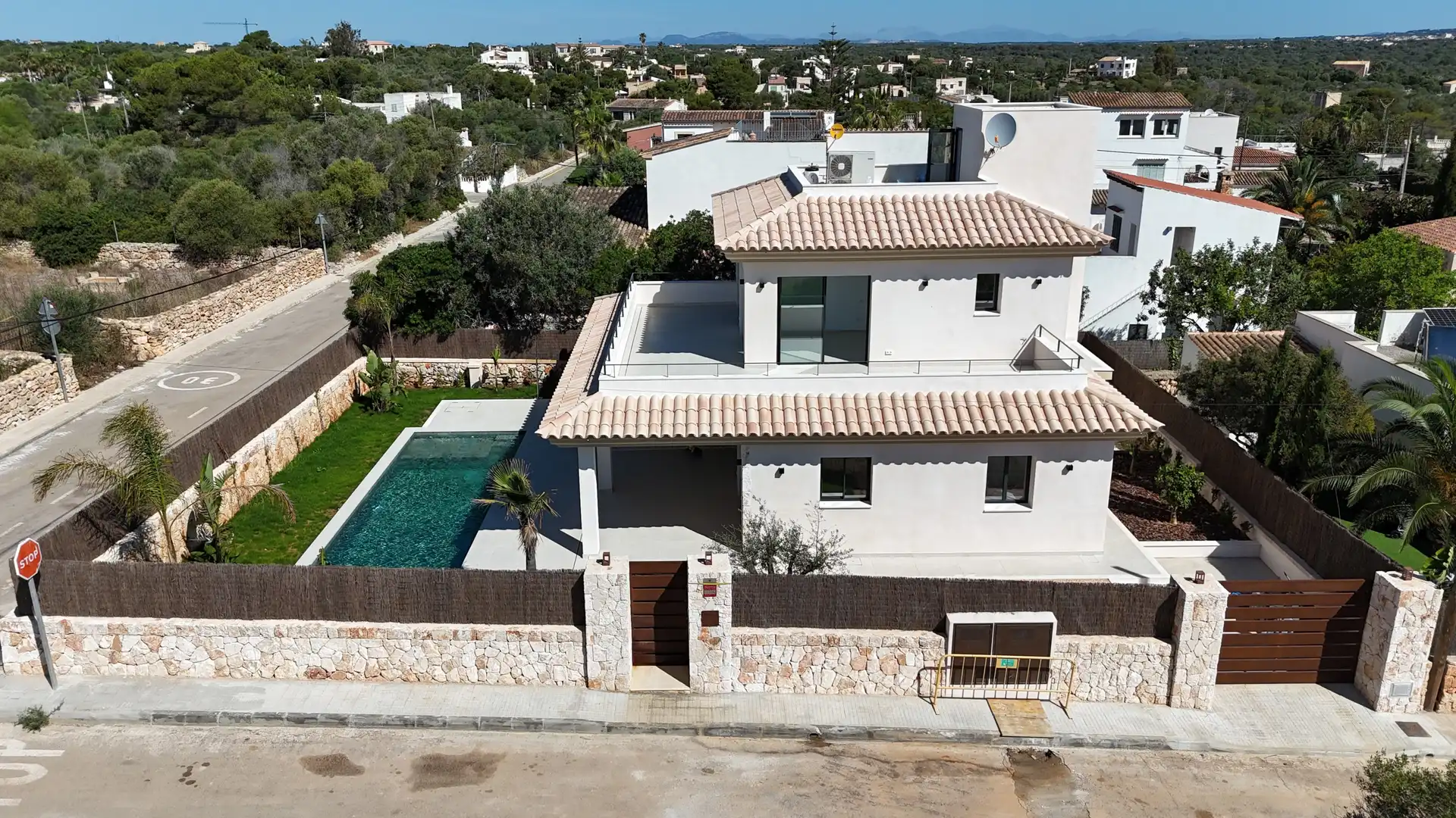 Vista exterior de Finca rústica en venda en Ses Salines amb Aire condicionat, Calefacció i Piscina
