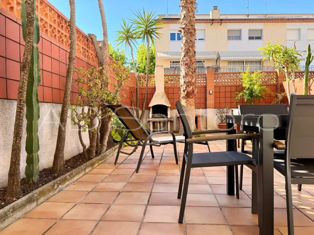 Terraza de Casa adosada en venta en Vilanova i la Geltrú