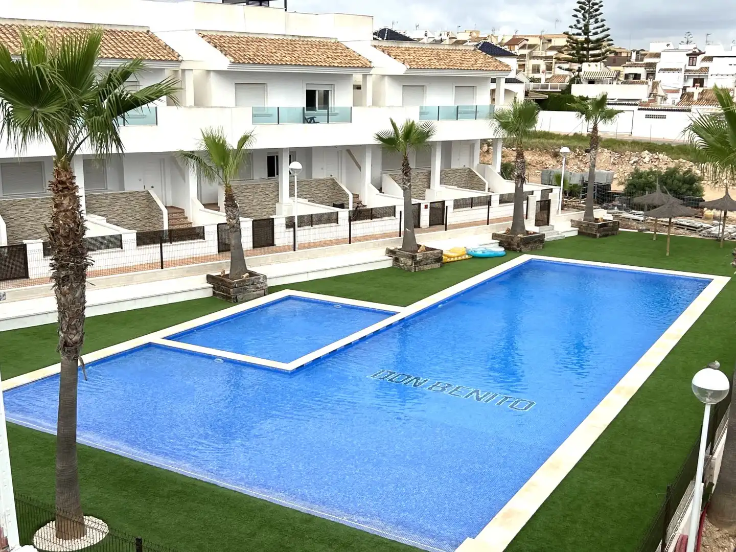 Piscina de Casa o xalet de lloguer en Los Balcones - Los Altos