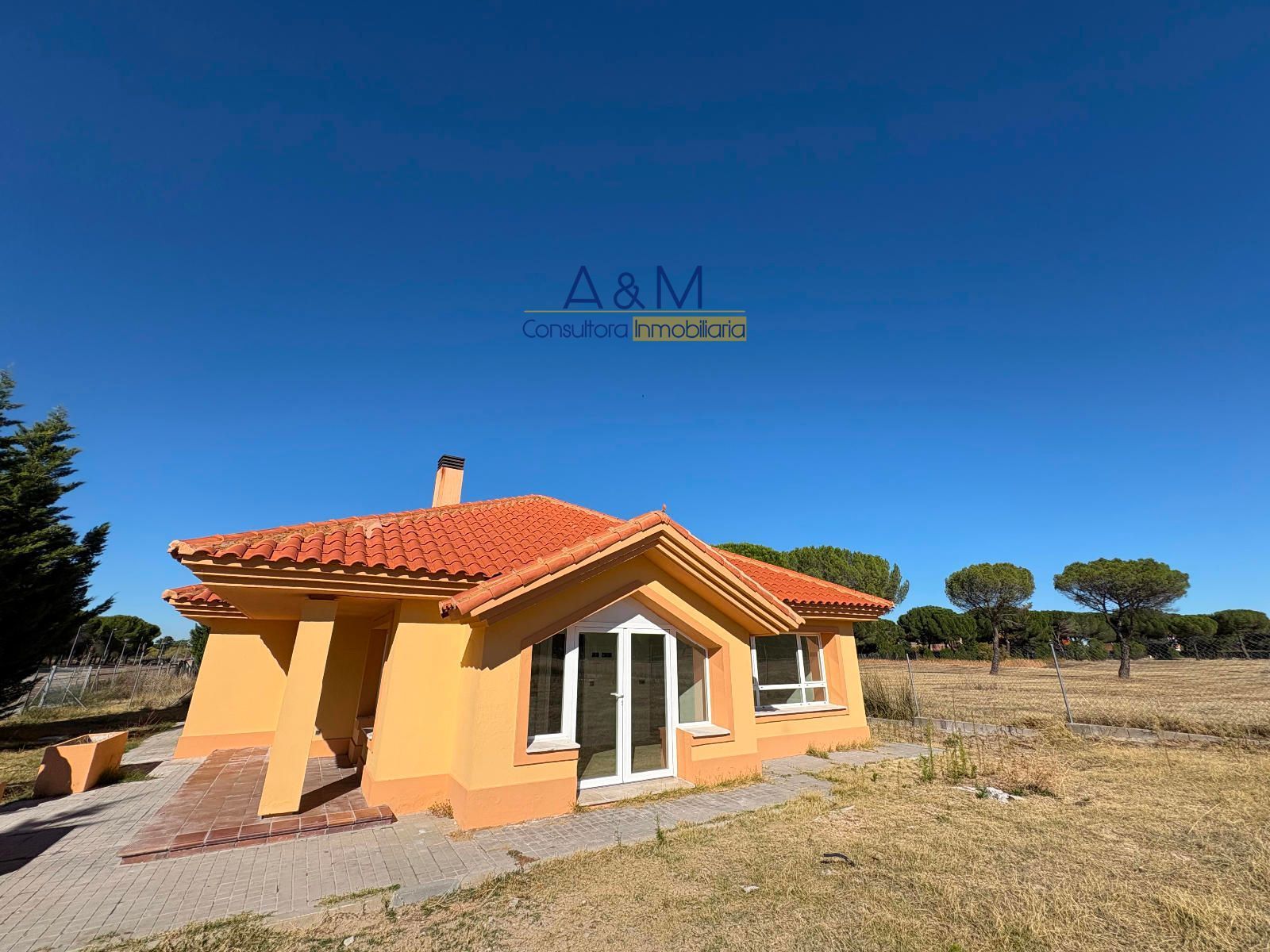 Vista exterior de Apartamento en venta en Aldeamayor de San Martín con Calefacción y Jardín privado