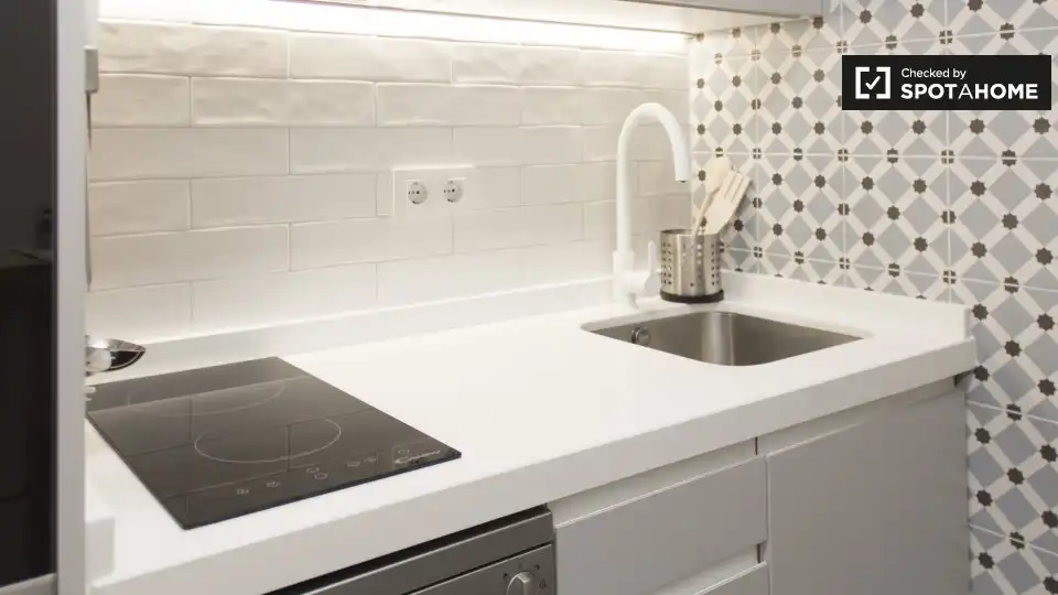 Cuina de Apartament per a compartir en Madrid amb Aire condicionat, Calefacció i Terrassa