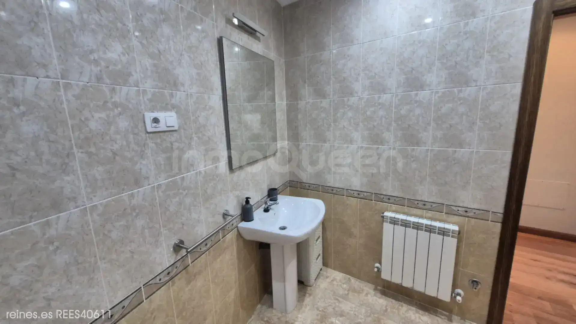 Bathroom of Flat for sale in Foz  with Heating and Furnished