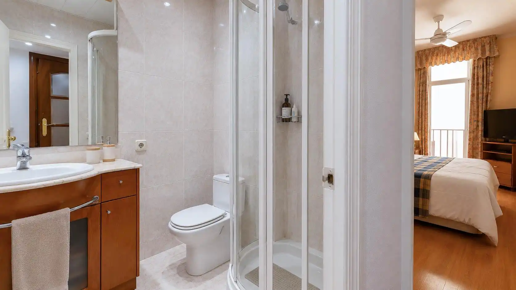 Bathroom of Flat for sale in Barcelona  with Air Conditioner, Heating and Parquet flooring