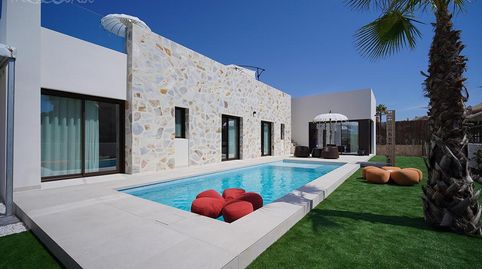 Villas en una sola planta con 3 dormitorios, solárium y piscina en La Finca Golf Resort