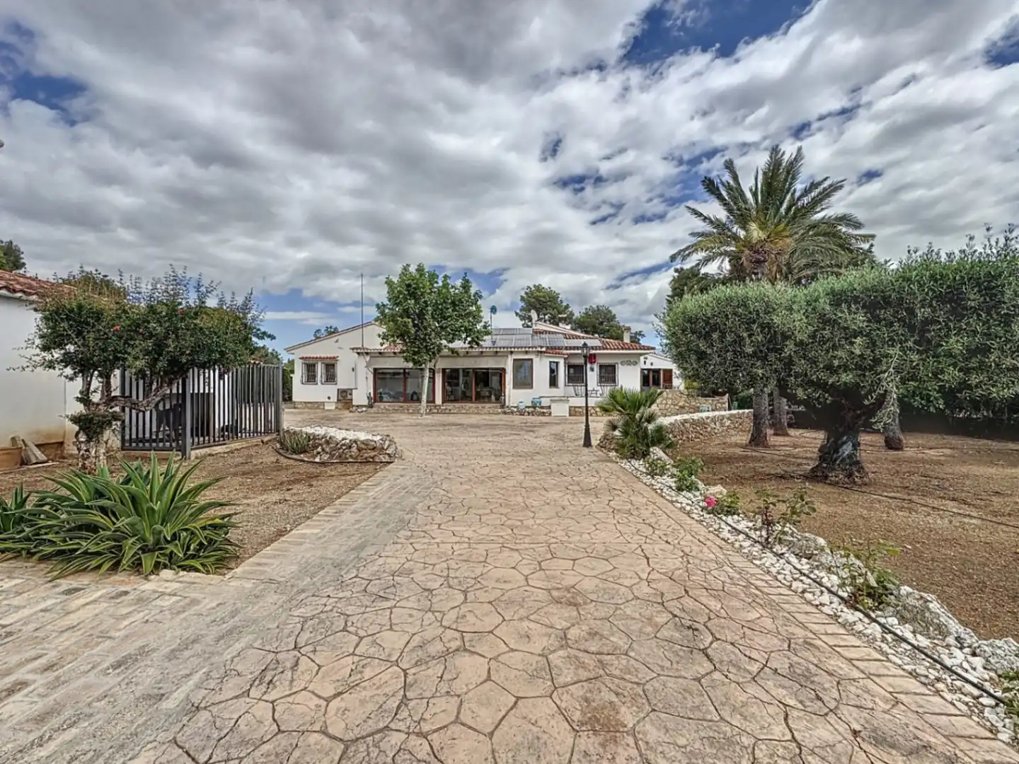 Exterior view of Houses for sale in L'Alfàs del Pi  with Air Conditioner, Heating and Private garden