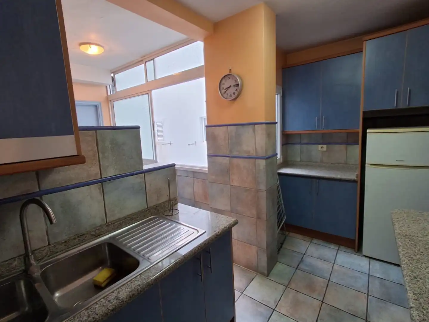 Cocina de Piso de alquiler en Las Palmas de Gran Canaria con Parquet, Horno y Balcón