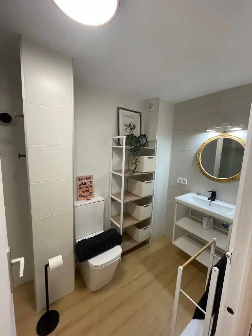 Bathroom of Flat for rent in Girona  with Heating, Furnished and Oven