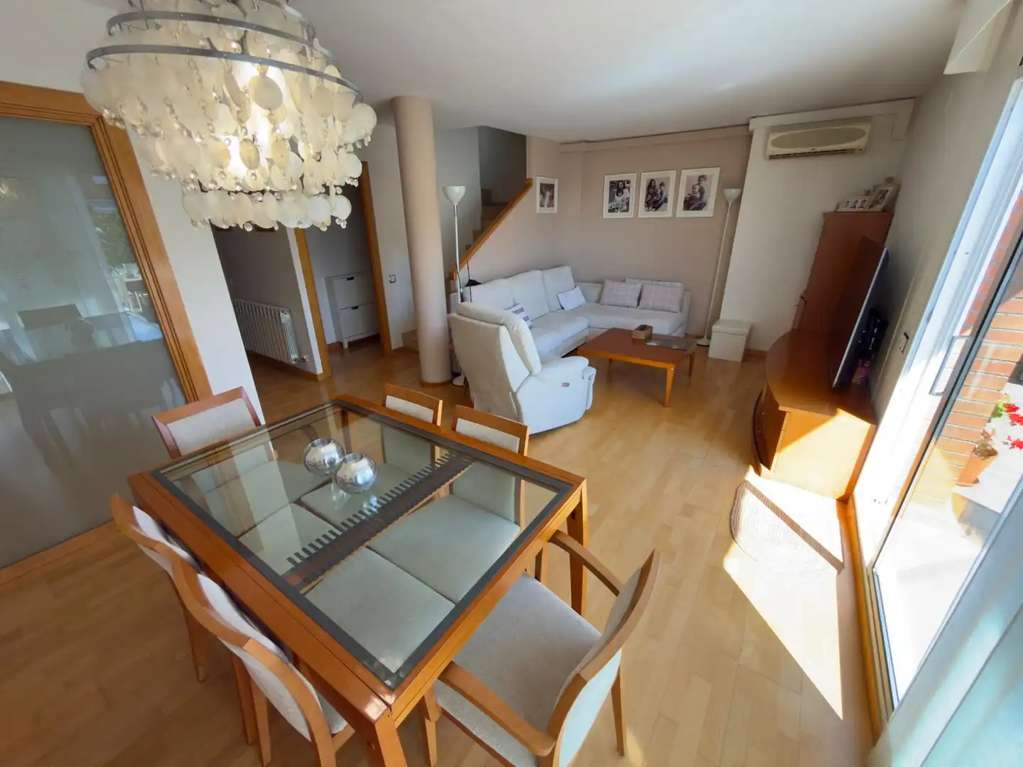 Sala de estar de Ático en venta en Cornellà de Llobregat con Aire acondicionado, Calefacción y Parquet