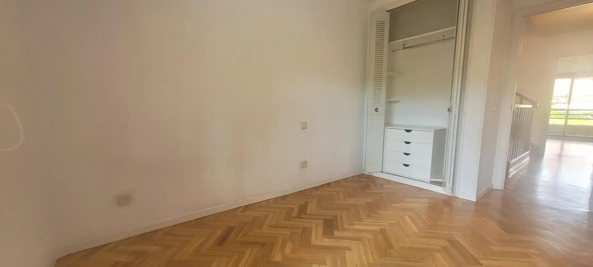Dormitori de Casa adosada de lloguer en Majadahonda amb Calefacció, Jardí privat i Parquet