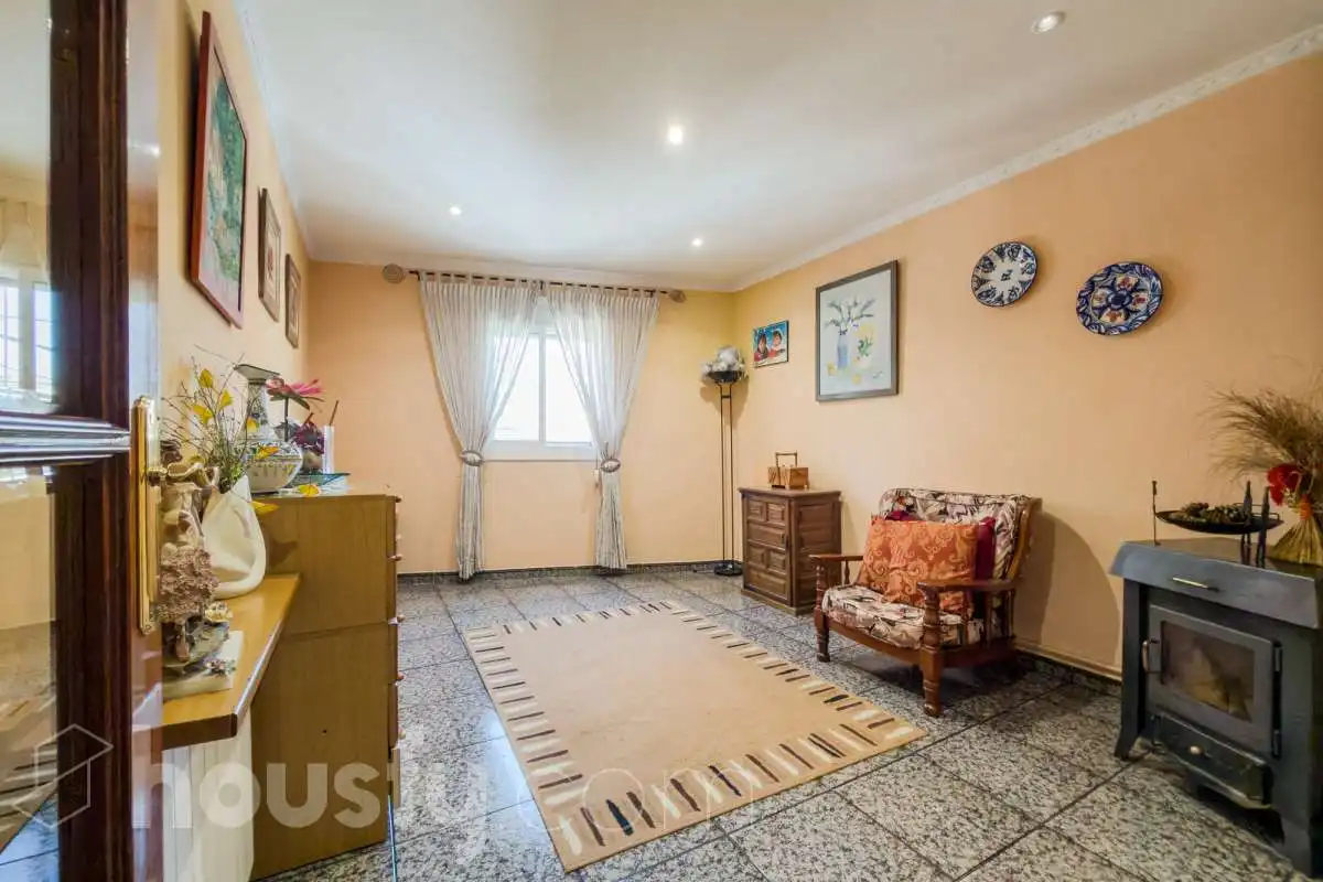 Houses for sale in Santa Coloma de Gramenet  with Air Conditioner, Heating and Private garden