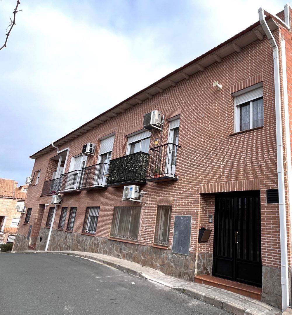 Exterior view of Duplex for sale in Olías del Rey  with Air Conditioner, Heating and Terrace