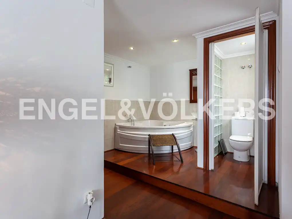 Baño de Ático de alquiler en Valencia con Aire acondicionado, Calefacción y Parquet