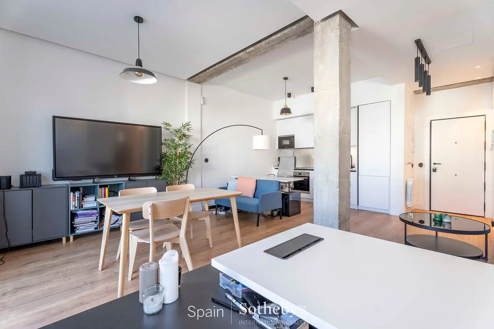 Sala d'estar de Apartament en venda en Madrid amb Aire condicionat, Calefacció i Terrassa