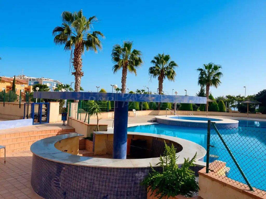 Schwimmbecken von Wohnungen zur Miete in Orihuela mit Klimaanlage, Terrasse und Schwimmbad