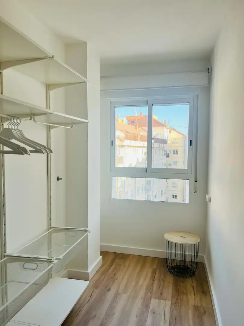 Schlafzimmer von Wohnung zur Miete in Valencia mit Klimaanlage, Heizung und Möbliert
