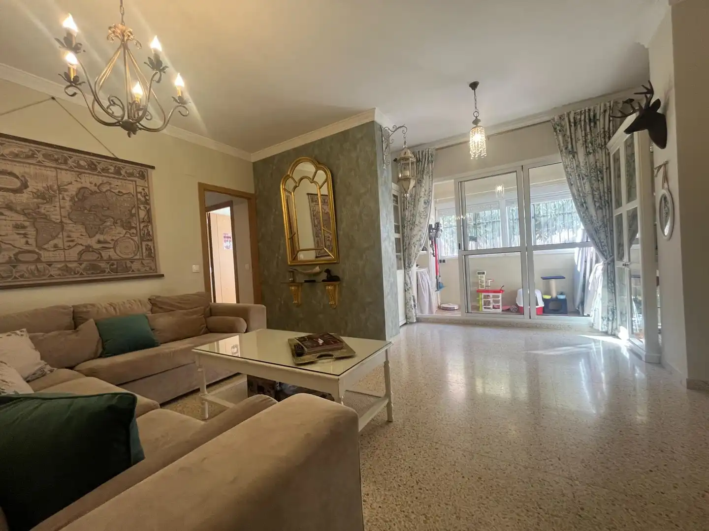 Sala d'estar de Planta baixa en venda en Jerez de la Frontera amb Aire condicionat, Calefacció i Jardí privat