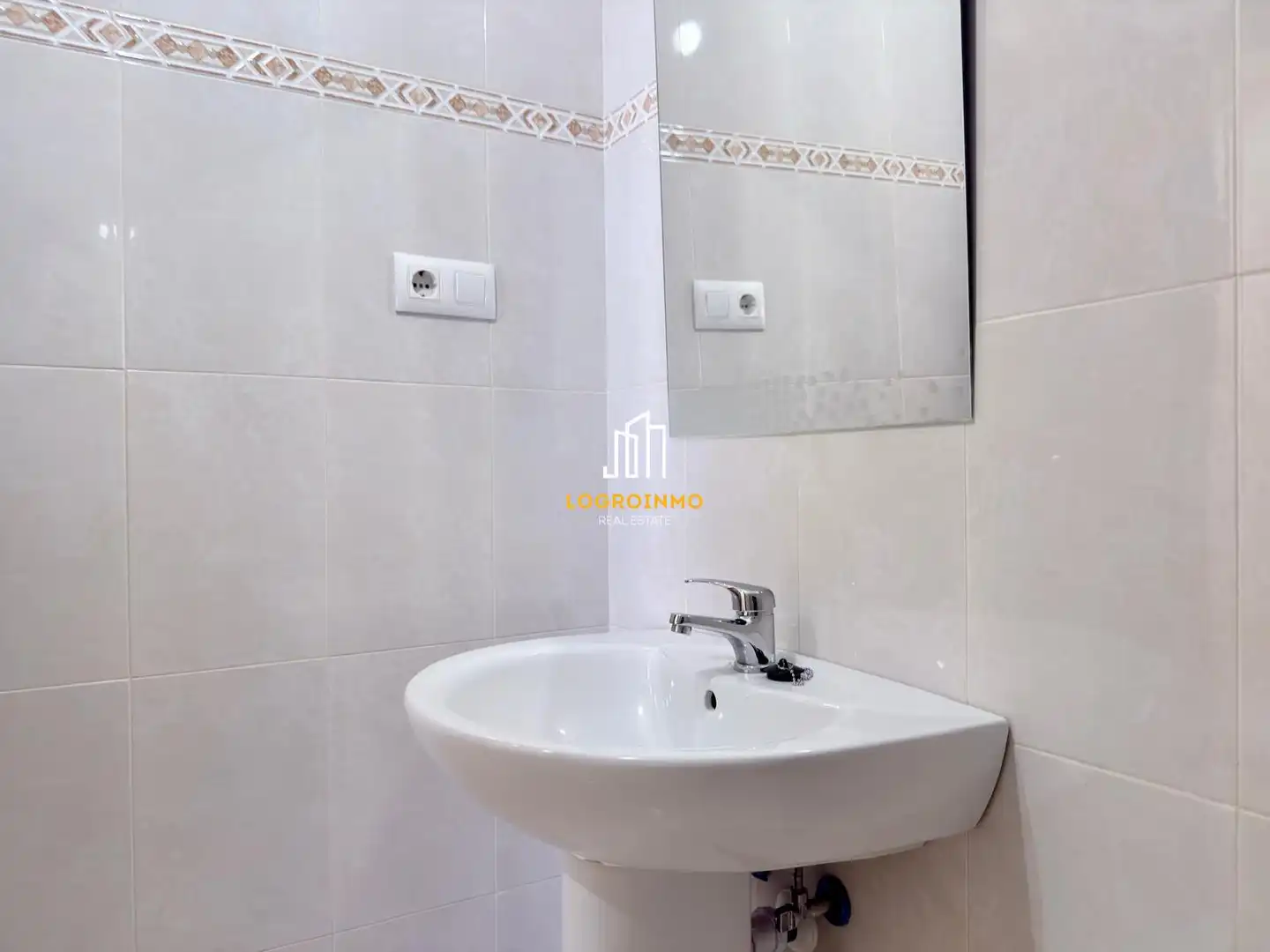 Bathroom of Flat for sale in Lardero  with Heating, Storage room and Furnished
