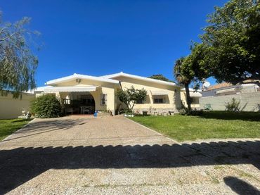 Chalet con piscina en venta en Calle Bisbita 904B