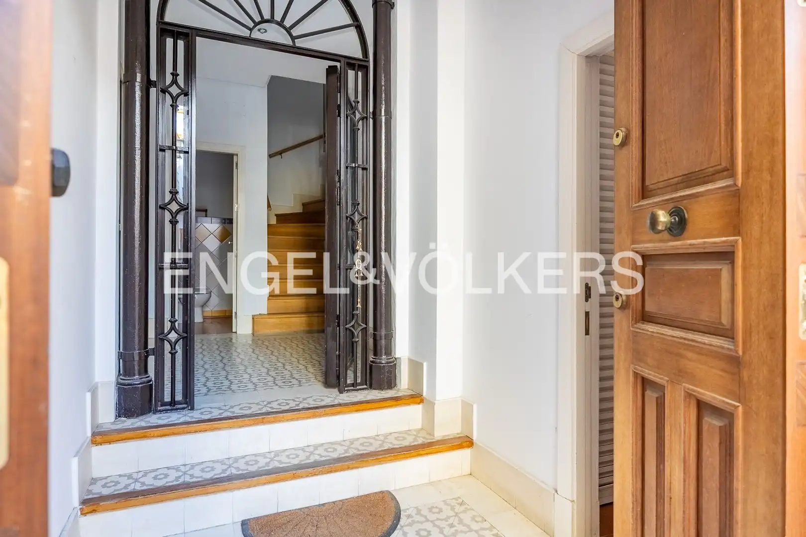 Houses for sale in Sevilla  with Air Conditioner, Heating and Storage room