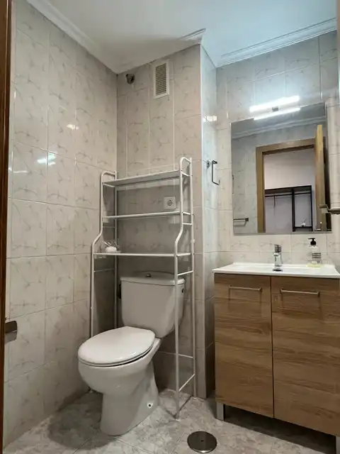 Badezimmer von Wohnung zur Miete in Santa Cruz de Bezana mit Heizung, Parkett und Möbliert