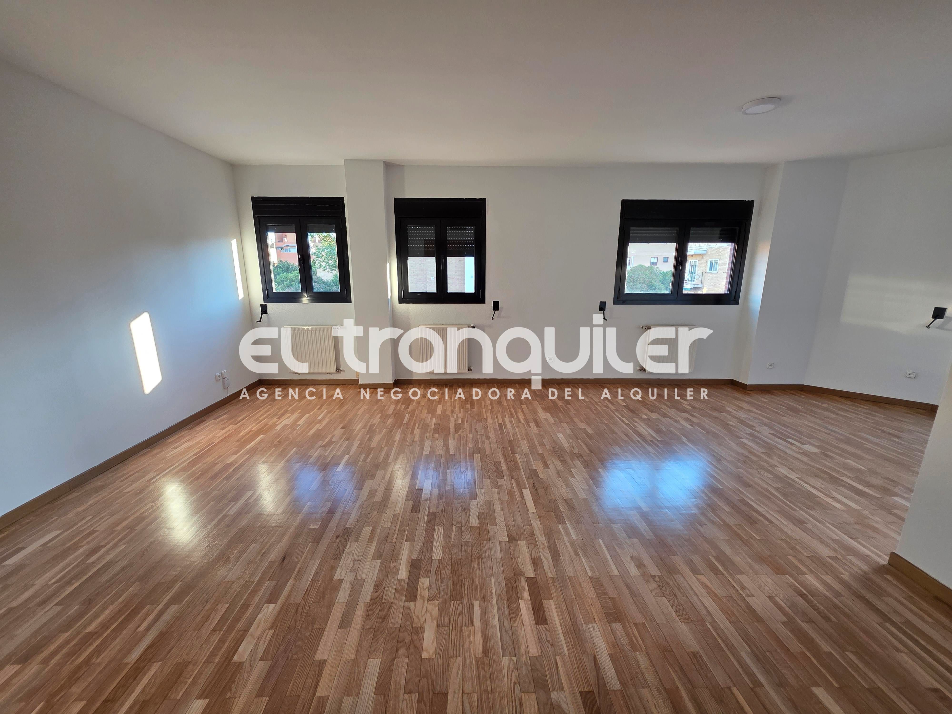 Sala d'estar de Pis de lloguer en  Madrid Capital amb Aire condicionat, Parquet i Rentadora