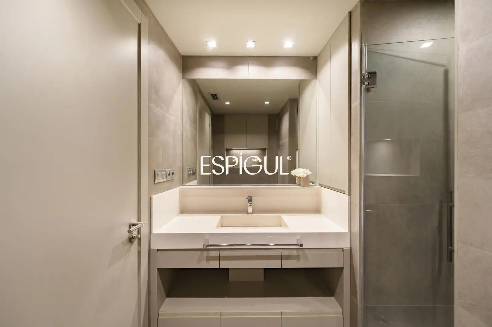 Bathroom of Flat for rent in Sant Cugat del Vallès  with Air Conditioner, Heating and Parquet flooring