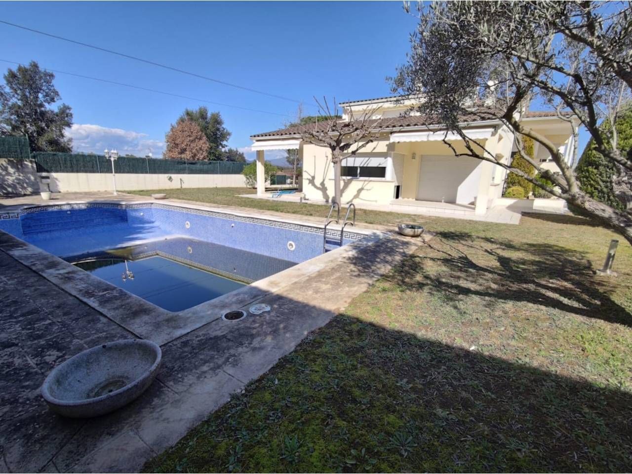 Swimming pool of House or chalet for sale in Aiguaviva  with Air Conditioner, Heating and Terrace