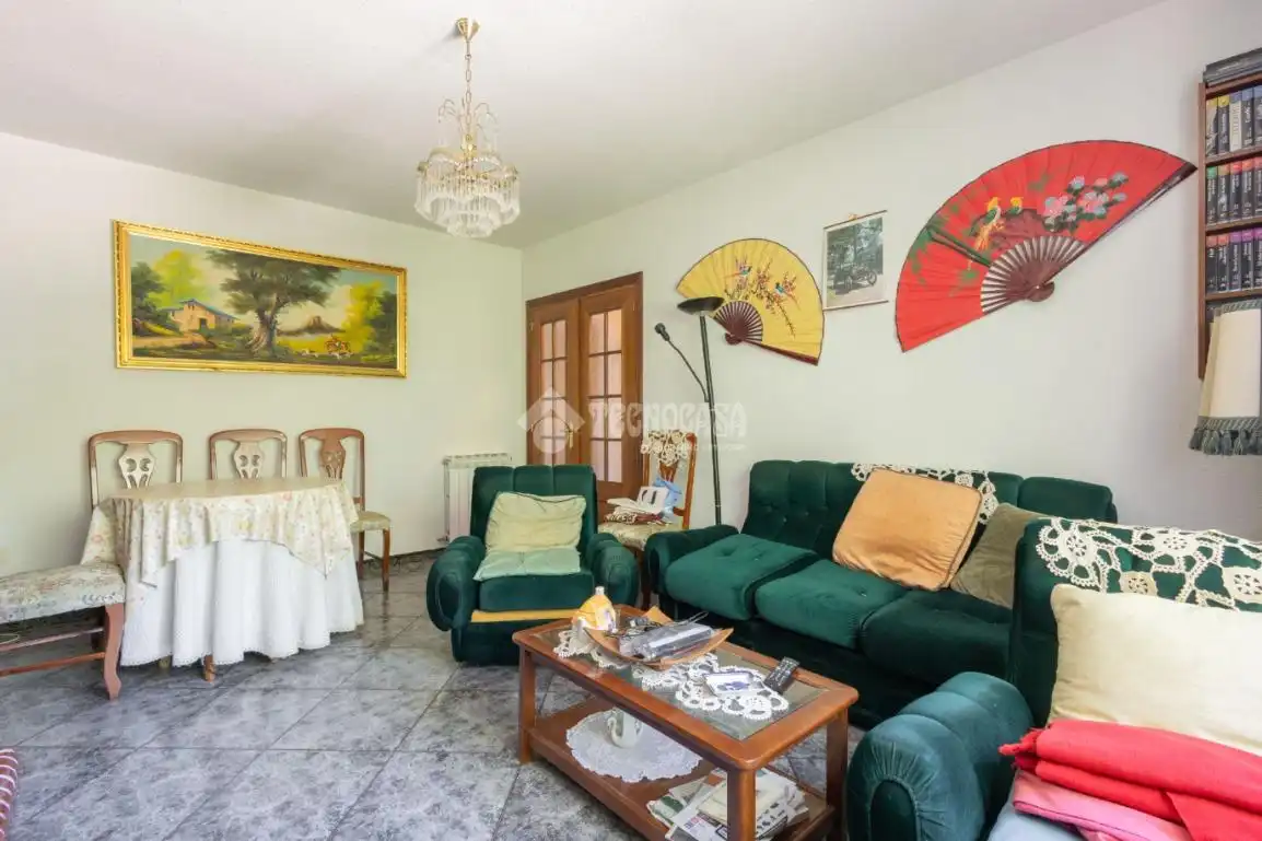 Sala d'estar de Finca rústica en venda en Villagonzalo de Tormes amb Calefacció, Jardí privat i Traster