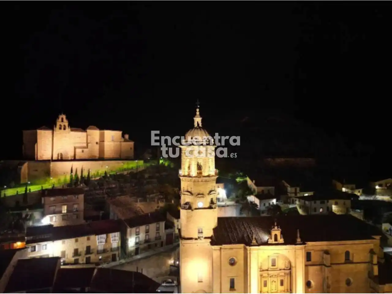 Außenansicht von Einfamilien-Reihenhaus zum Verkauf in Labastida / Bastida mit Heizung, Privatgarten und Parkett