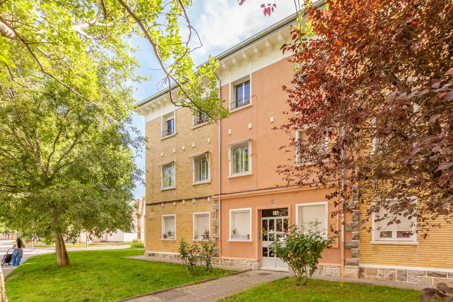 Vista exterior de Piso en venta en  Pamplona / Iruña con Calefacción, Parquet y Amueblado