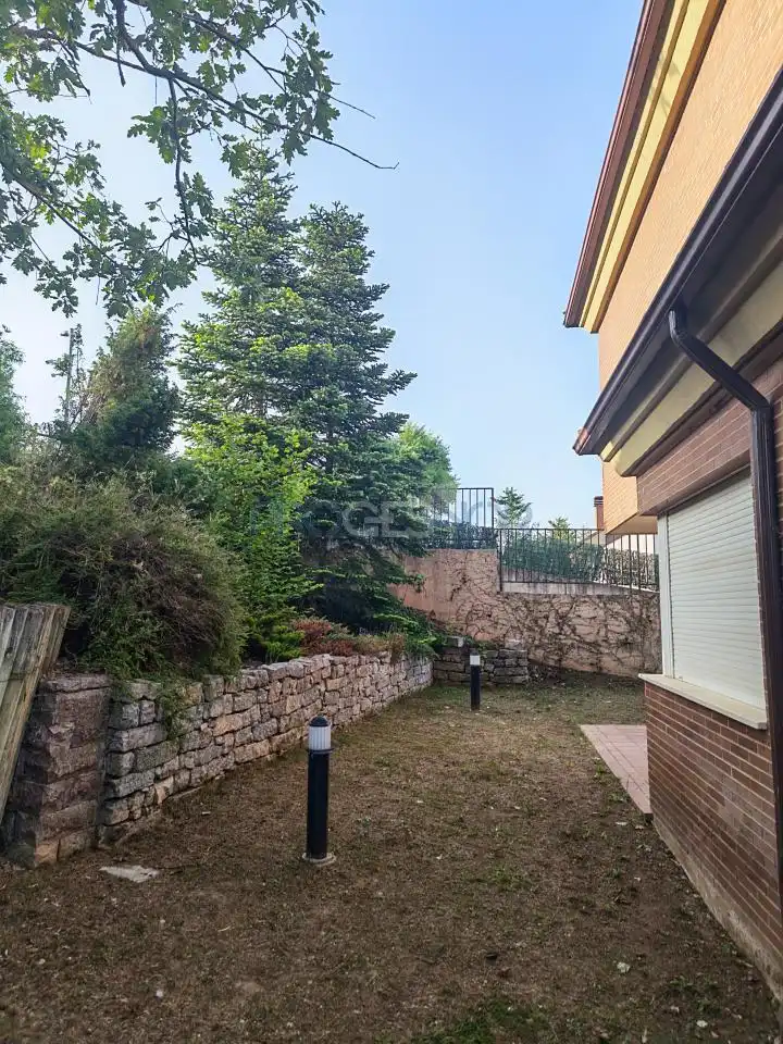 Jardín de Casa o chalet en venta en Sariegos con Calefacción, Jardín privado y Terraza