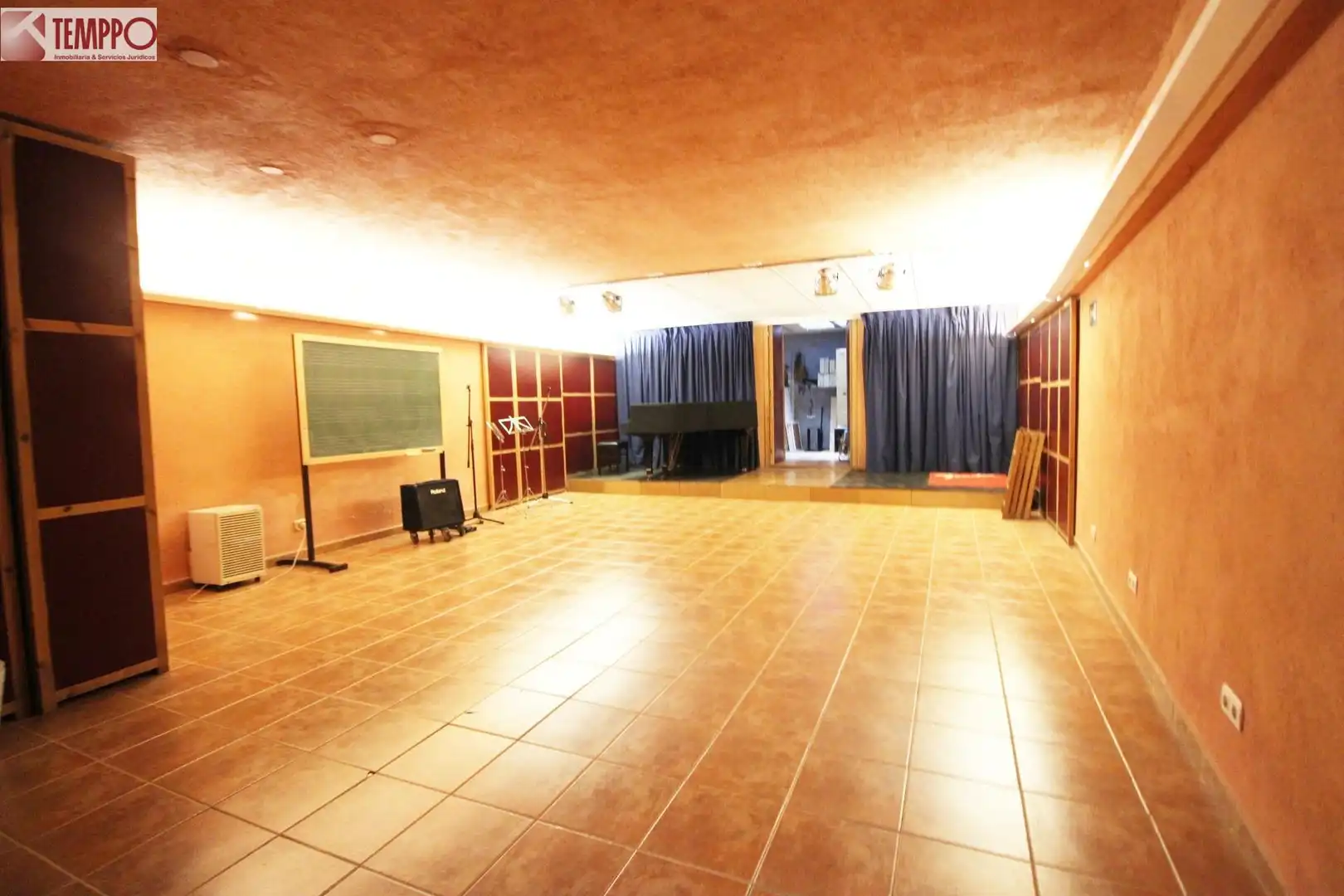 Casa adosada en venta en Carrer MURALLA, Centre