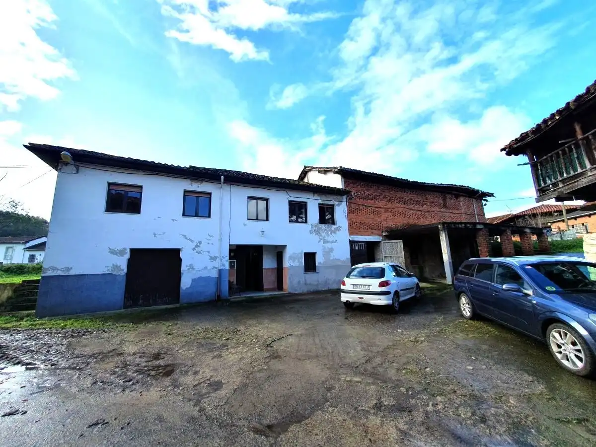 Casa con jardín en venta en Salas