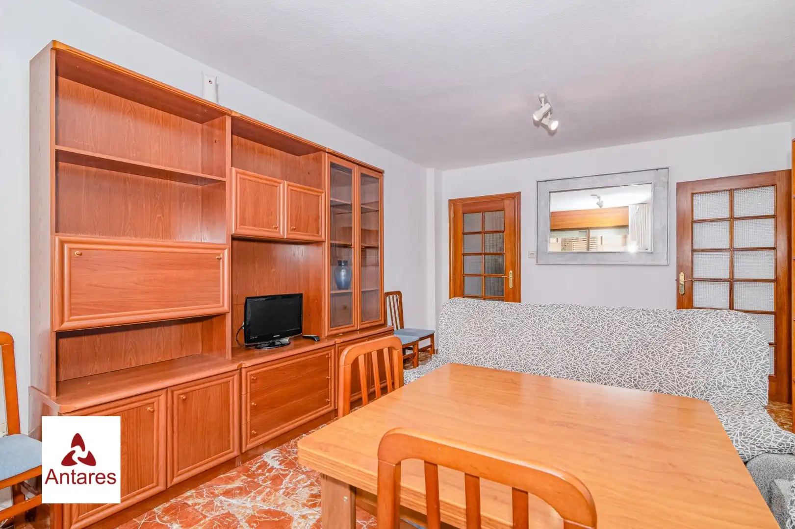 Sala de estar de Piso en venta en Granada con Calefacción y Amueblado