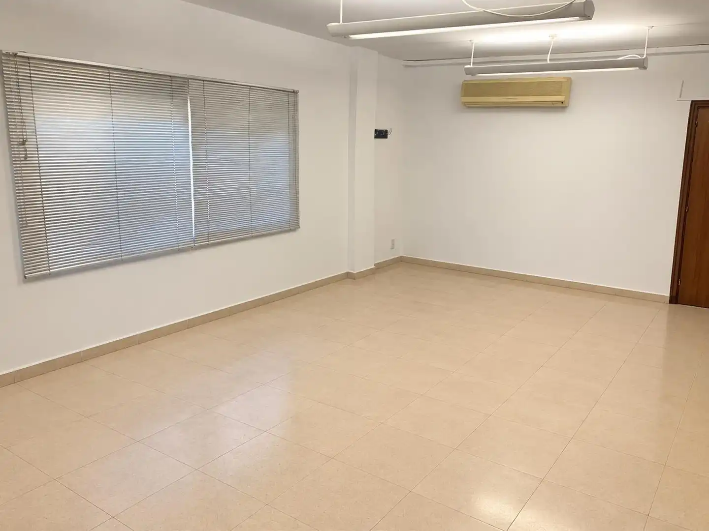 Local comercial en venda a Centre Vila, imagen 9