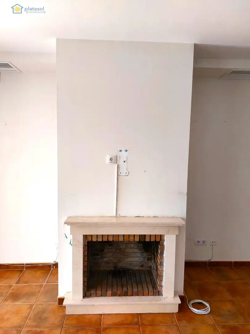 Casa adosada en venda en Guillena amb Aire condicionat, Calefacció i Jardí privat