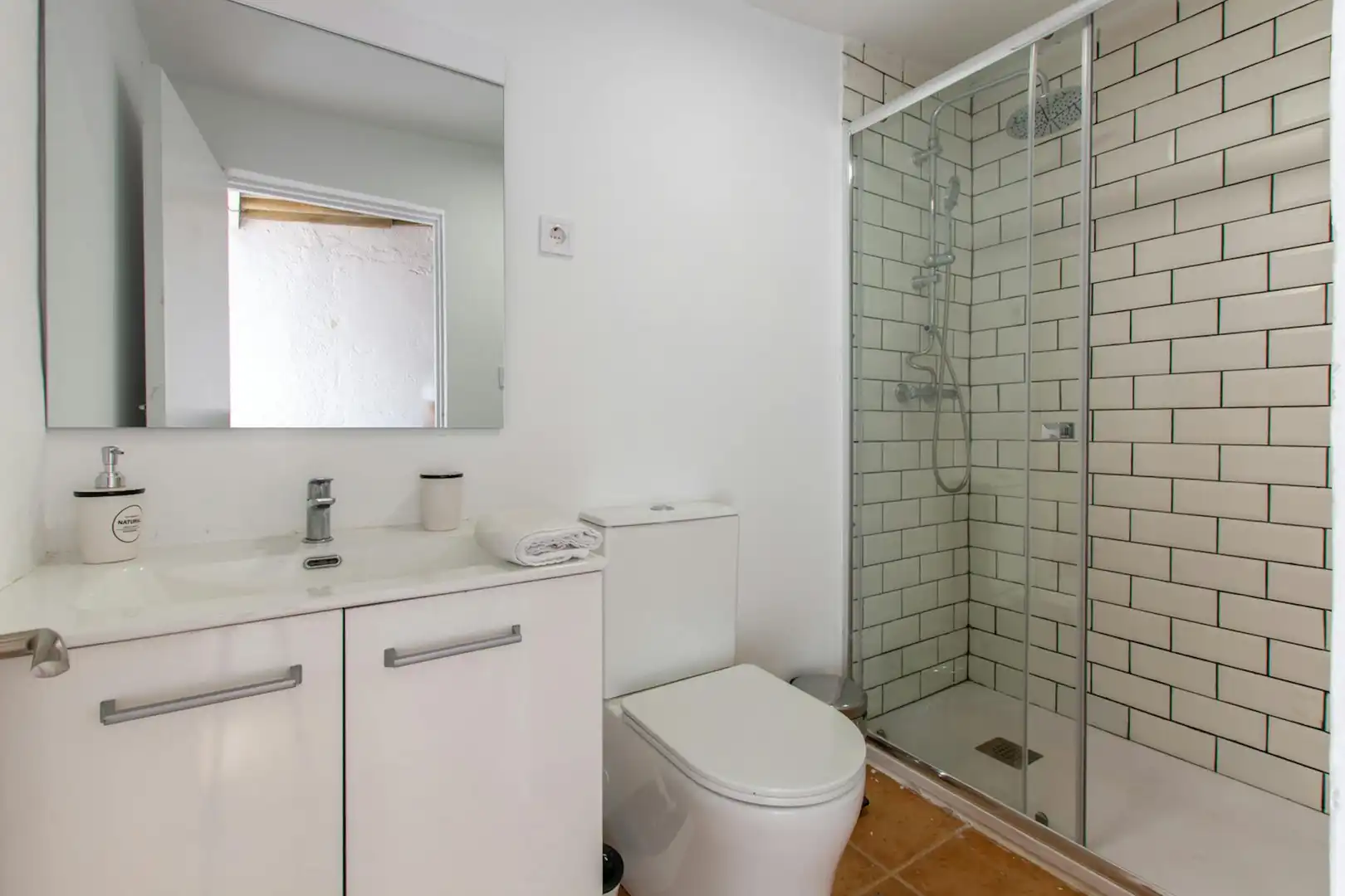 Baño de Piso para compartir en Perales del Río