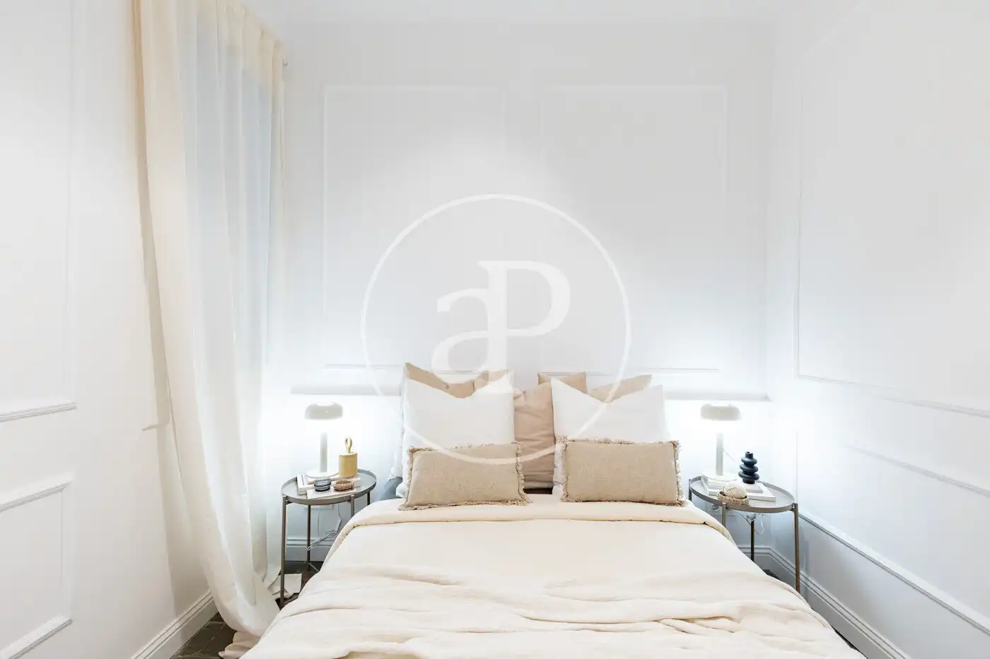 Schlafzimmer von Wohnung zum Verkauf in Barcelona mit Klimaanlage, Heizung und Balkon