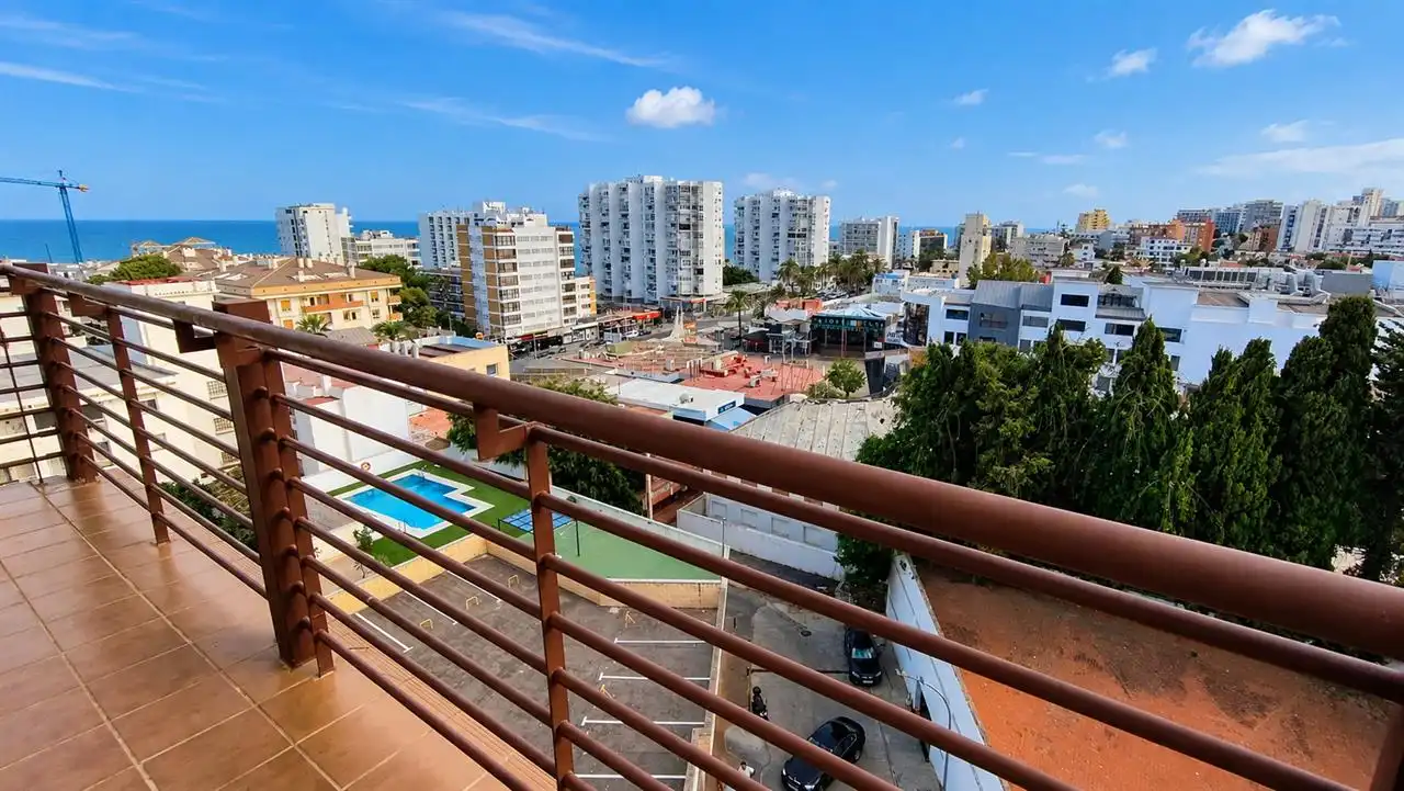 Außenansicht von Wohnung zur Miete in Benalmádena mit Schwimmbad und Möbliert