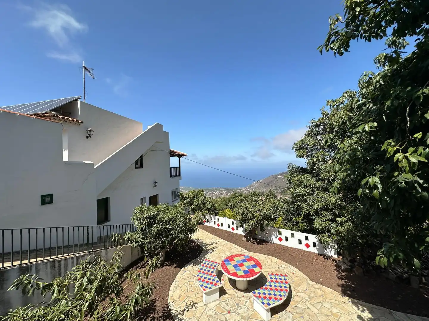 Vista exterior de Casa o xalet en venda en La Orotava amb Jardí privat, Terrassa i Moblat