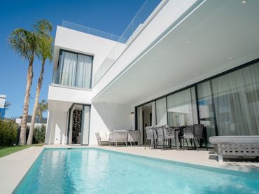 Casa con piscina en venta en Milla de Oro