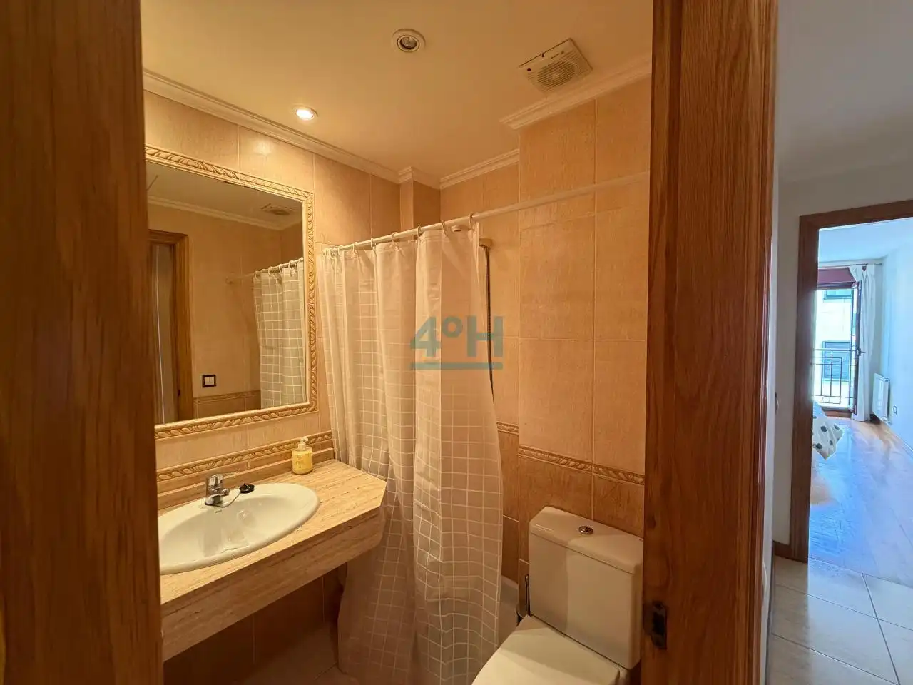 Baño de Apartamento en venta en O Grove   con Calefacción, Terraza y Amueblado