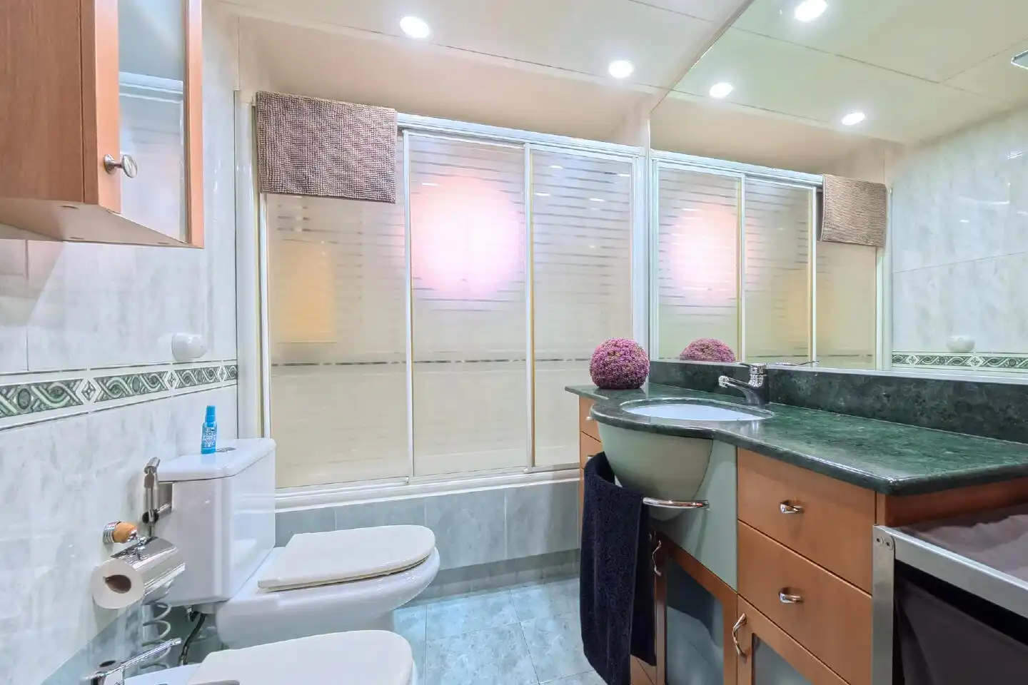 Bathroom of Flat for sale in Zaragoza