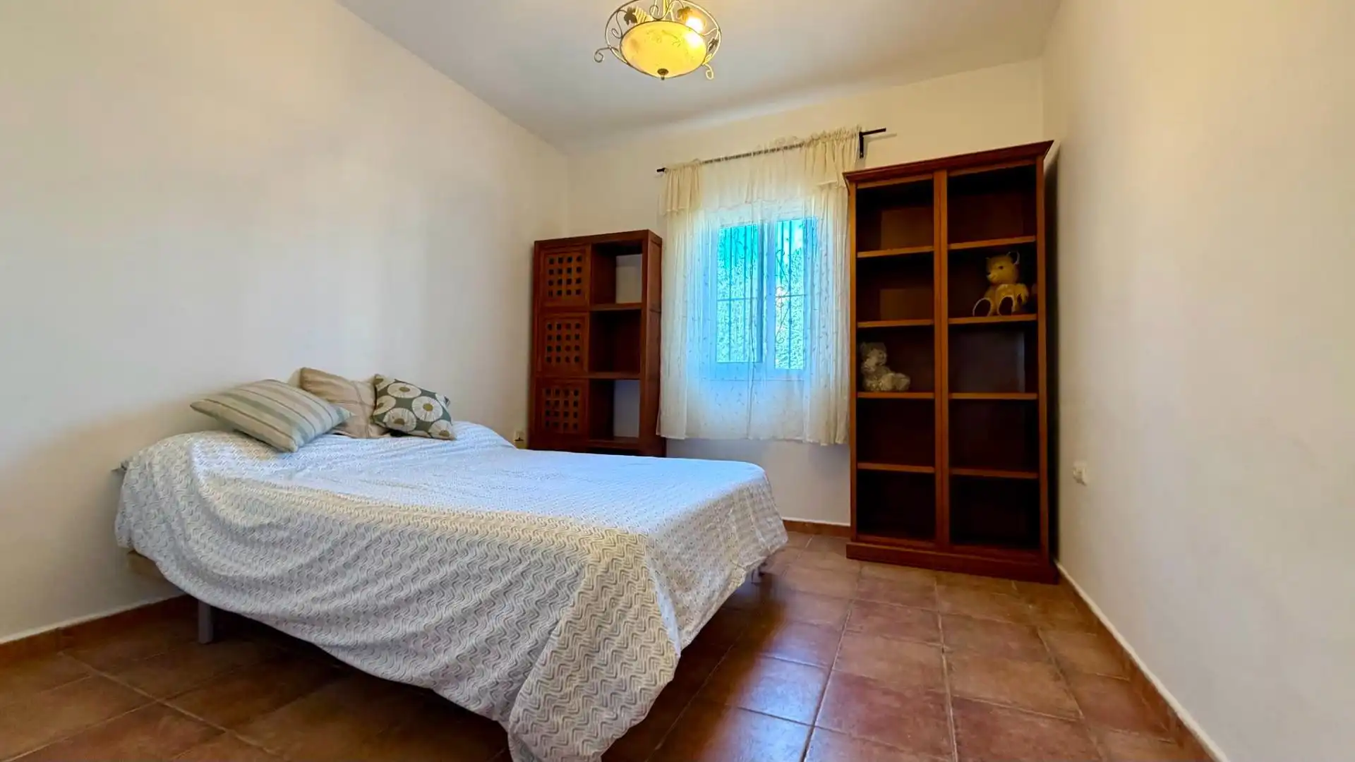 Dormitori de Casa o xalet en venda en La Línea de la Concepción amb Jardí privat i Piscina