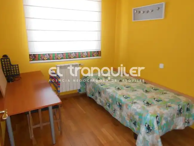 Schlafzimmer von Wohnung zur Miete in Madrid mit Klimaanlage, Terrasse und Möbliert