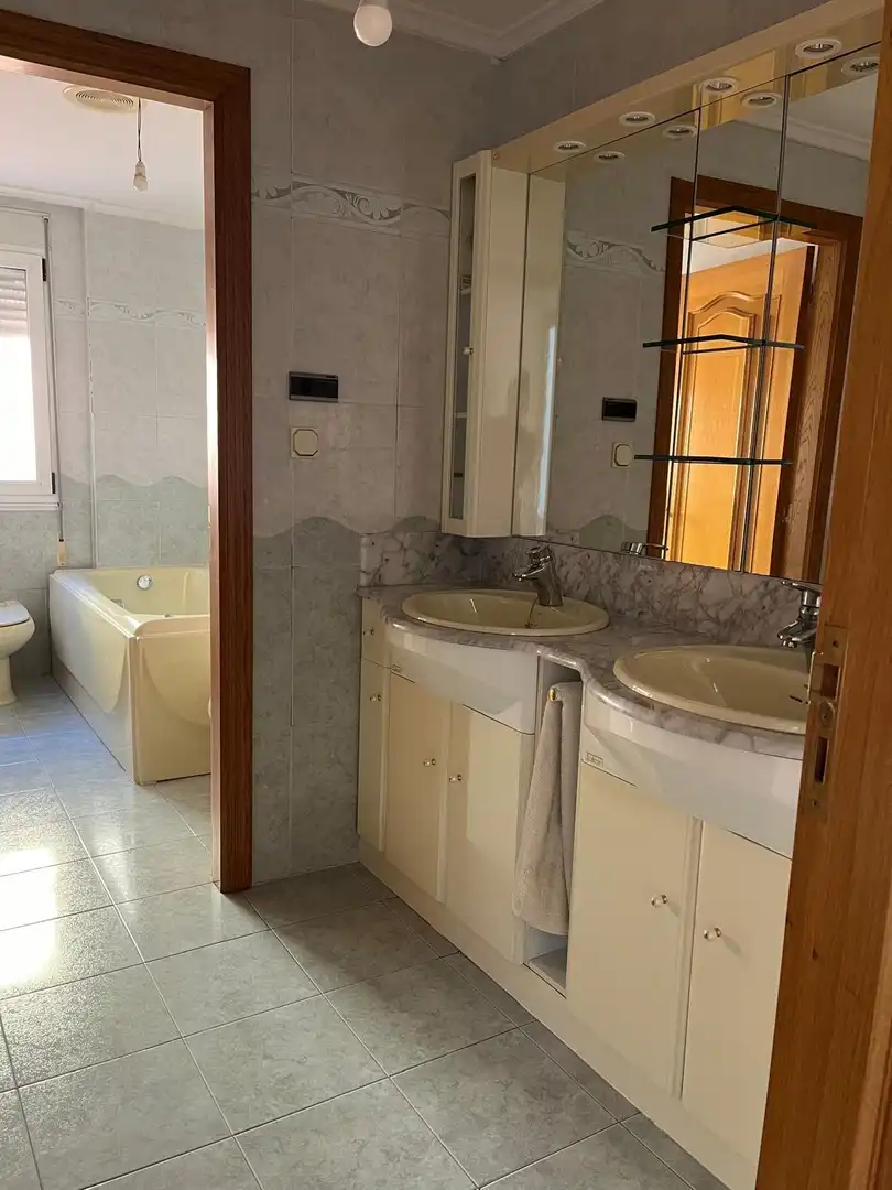 Bany de Casa o xalet en venda en Ponferrada amb Parquet