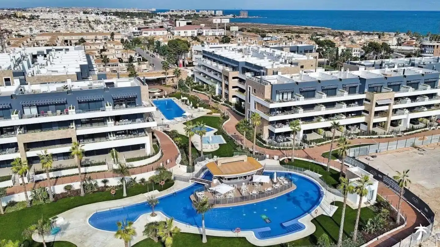 Vista exterior de Planta baixa en venda en Orihuela amb Aire condicionat, Jardí privat i Terrassa