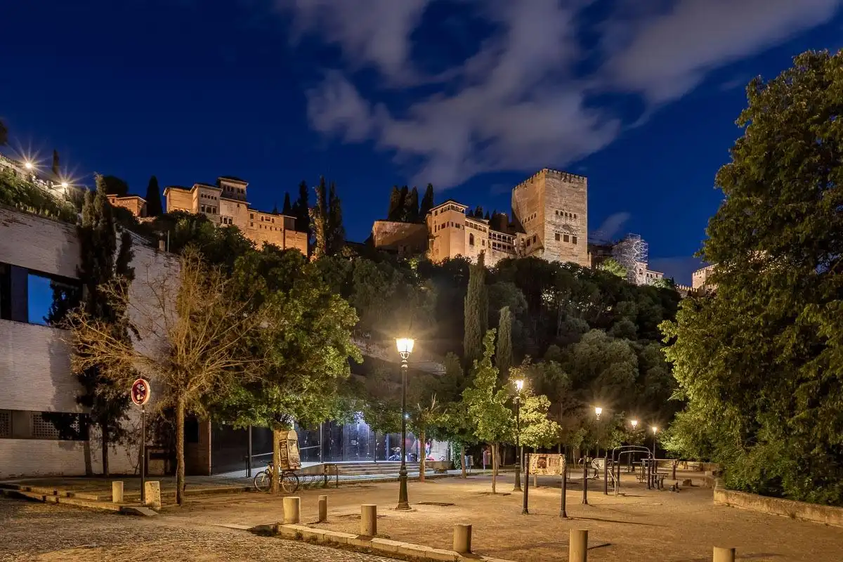 Vista exterior de Casa o xalet en venda en Granada amb Terrassa i Balcó